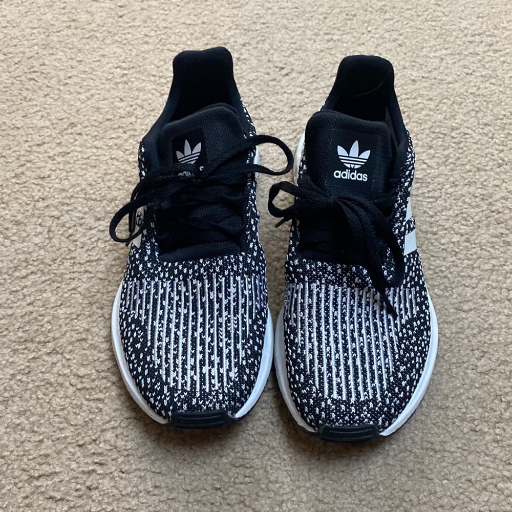 Adidas swift run sneakers